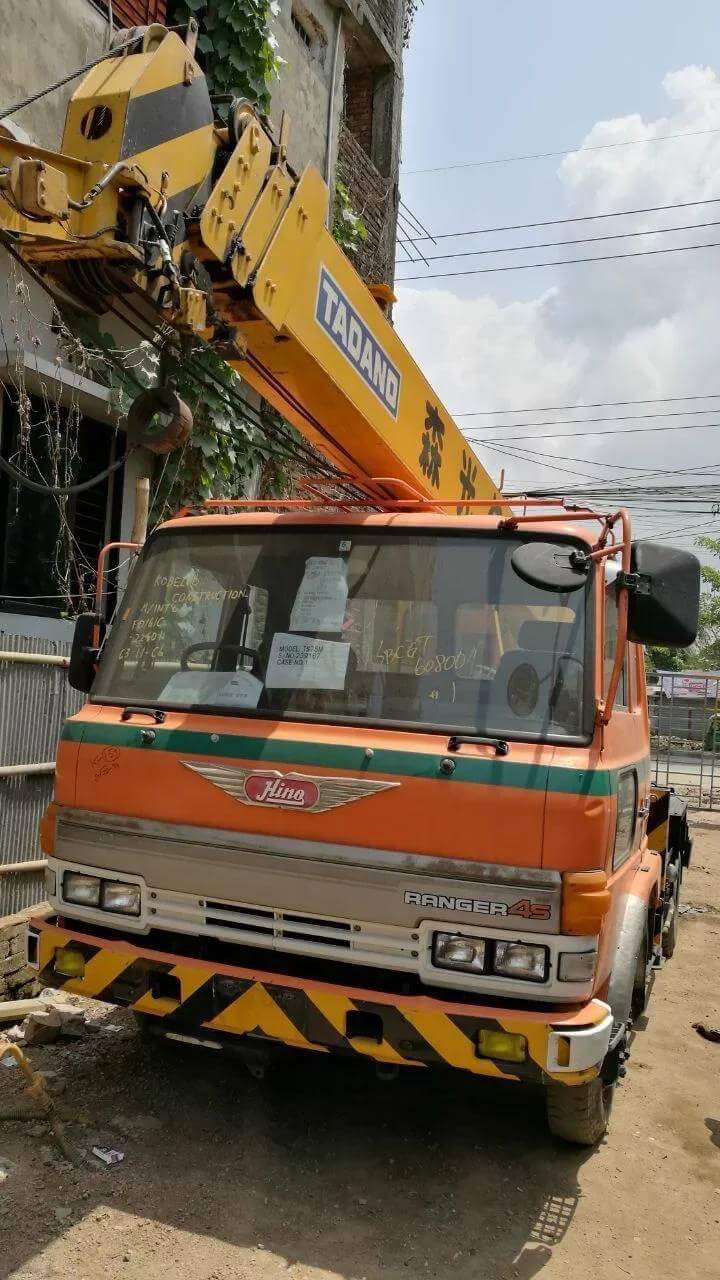 trouck mounted mobile crane rental
